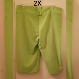 Plus size knee length pants